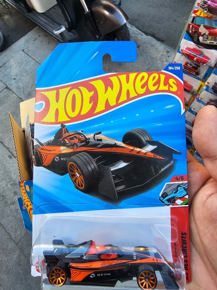 Novos Carrinhos Hot Wheels 202 - Hot Wheels Car Mainline avaliação e preço